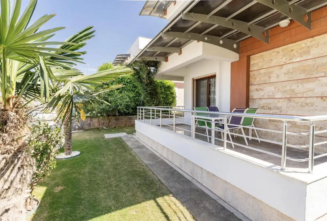 Comfortable Villa With Garden In “Urla Iskele”